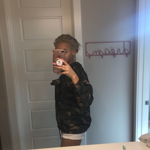 Forever 21 windbreaker - Picture 2 of 4